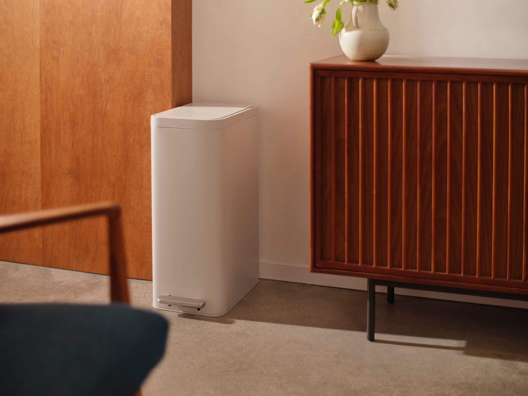 White Caraway trash can in modern room