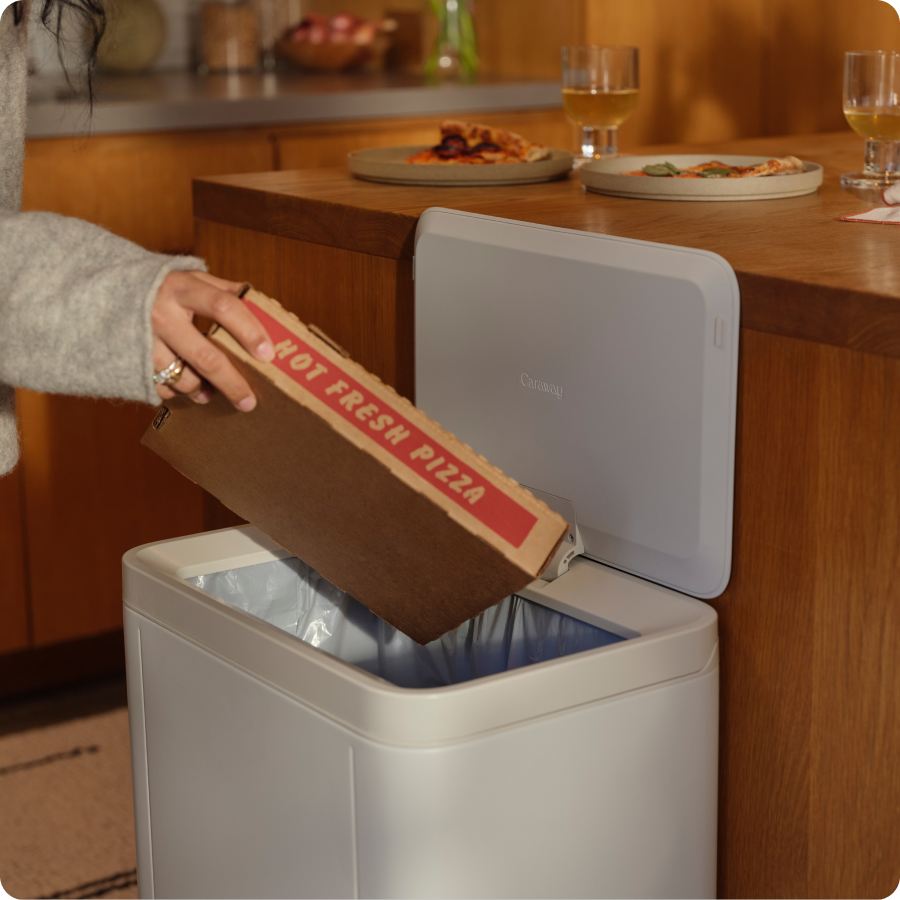 Trash can with soft-close lid closing quietly